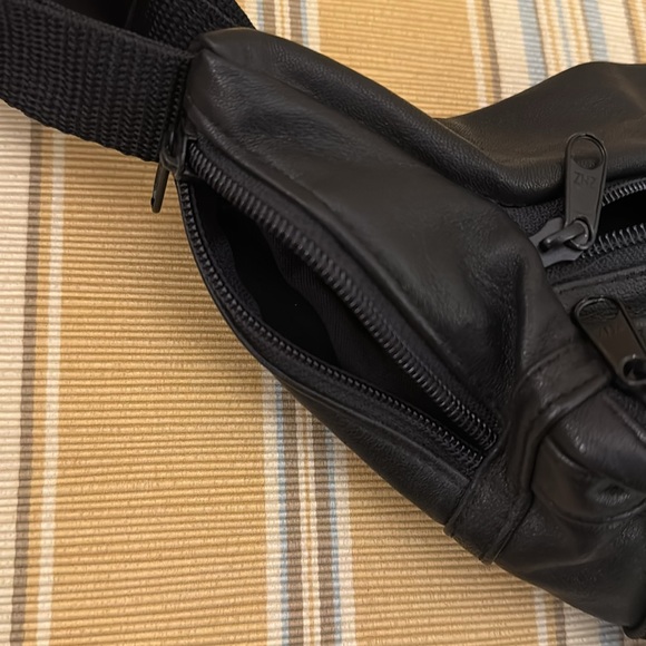 Waist pouch for travel and days out - Picture 7 of 11